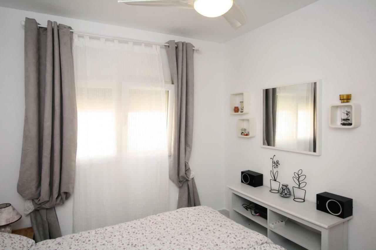 Apartamento Estrella Del Mar Les Deveses Exterior foto
